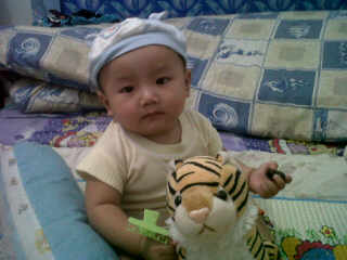 chunhuatz85's profile picture. alone