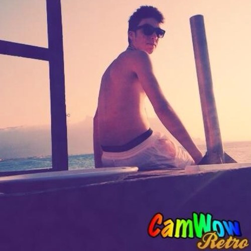 Ho 17 anni, mi piace il mare, stare in compagnia,sono single,ascolto principalmente canzoni rap non per moda ma per passione... NON è MUSICA è POESIA ù.ù