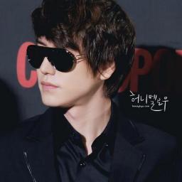 เป็นแอคสำรองตอนลิมิตครับ คนเดียวกันกับ TL_kyuhyunbott ฟอลไม่ฟอลผมไม่ว่าครับ ขอบคุณฟลว. ที่ฟอลผมนะครับ