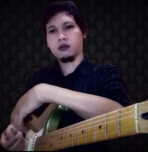 A guitar lover, music addicted, a dreamer...