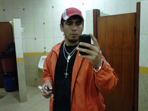 Soy un tipo con ideas propias no me gusta ser uno mas del grupo muy comprensivo paciente y romantico y raro a la vez solo conociendome para saber todo ;D