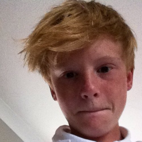 im jake i follow back and i have someone special in my life but shes 3645 miles away but thats no reason to give up