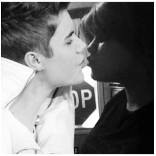 Im kiane , im 14 years young & im a belieber. I love justin bieber, !