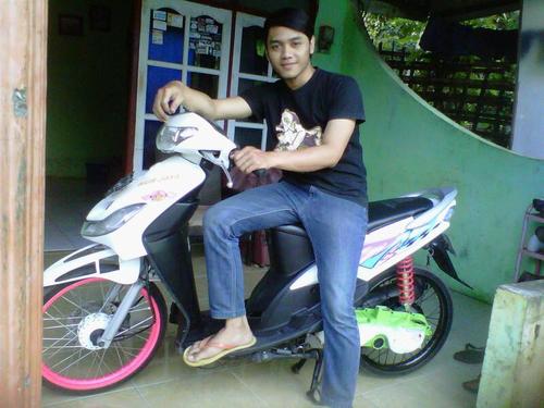Menungso iu ĞªЌ:/ onk seng sempurno.. So don't judge someone from the outside only!!!