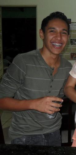 Curto um futzim de Leve. Amo, meus pais, minha família, meus amgs, e todos que me querem bem. Deus acima de tudo!