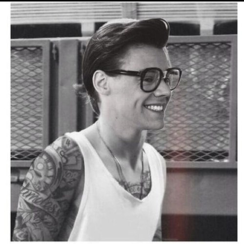 fuckzvynmvlik's profile picture. my name is really hard to pronounce so i guess we're already off to a bad start damn