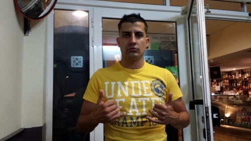 se tan fuerte que nadie pueda herirte,tan noble que nadie pueda ofenderte,y tan original que nadie pueda imitarte