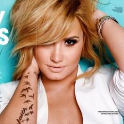 Rafaela, tourina, corinthiana. Irmã da @ReehAlcides_ e da @ZilmaraAlcides *-*. Follow-me please? ;)Amoo Minha diva e única Demi Lovato!!!Demi**