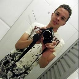 -Os que te odeiam são adimiradores secretos incapazes de entender porque tantos te amam.-'As pessoas pedem a verdade, mas nem sempre estão dispostas a aceita-la