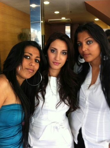 Twitter oficial de Las Hermanas Muñecas, dos hermanas y artistas Cartageneras !! solo tenemos un objetivo: aceros bailar con nuestra musica :-)