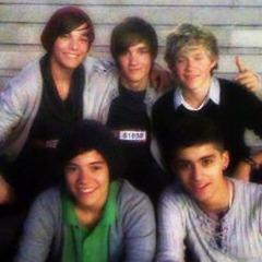 I'm Agnieszka and I'm POLISH DIRECTONER ! *-* 
FOLLOW = FOLLOW BACK  33