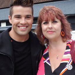 I am a HUGE fan of Joe McElderry!!! Only joined twitter to follow him!