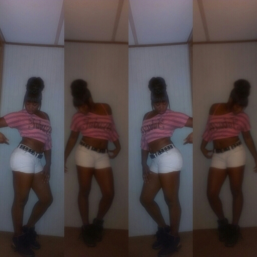 lιĸe wнaт yoυ ѕee ? ғollow мe ; ι ĸeep вad вιтcнeѕ aroυnd мe aнaнa ----♥