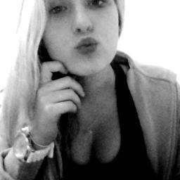 Uma alemoa louca, bochechuda e muito gordaaa =p