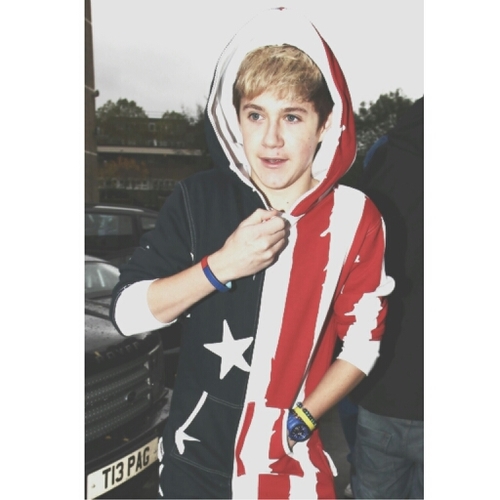 hey i just gave you a free follow so can you please follow @ruggedniall, thanks :)