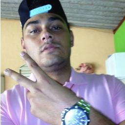 → Euu queroo.
Euu PossO.
Euu coonsiigO ←
●๋• Siimplees αssiim ~
Twittando até o fim! ;p