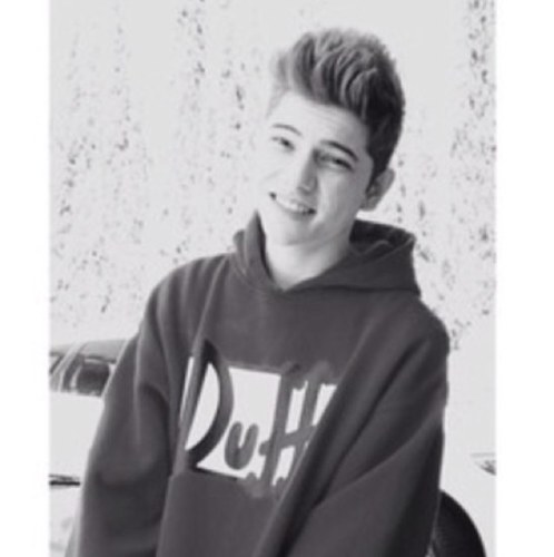 Brandonleouf's profile picture. {premier et unique compte parodique sur Brandon}