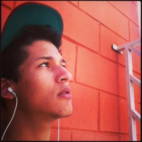 Ae gente só sucesso entrem no meu canal e vejam minhas musicas http://t.co/SVL7afeGg7 valeu !
