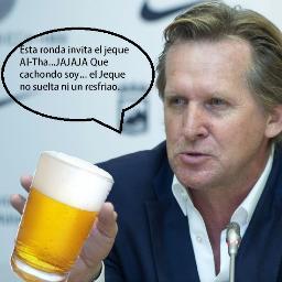 Único entrenador de la la ligaBBVA en ganar La Liga. No hase falta desir nada mas.... ¿Parodia? SI, PERO CON CERVEZA.