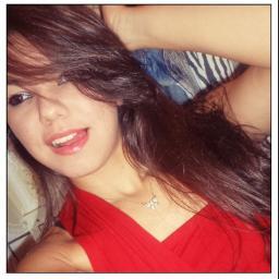 Apenas mais uma em meio a Multidão ;*