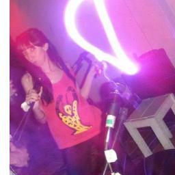 Amante d la música, Bailarina d alma, bostera eternamente, 200% riquelmista, Profesora d Historia y loca d nacimiento...