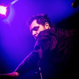 eljovenmanos's profile picture. Integrante y fundador de @loscoholins batería y melodías MUY desafinadas en la agrupación. 
https://t.co/LI0tKAJXve