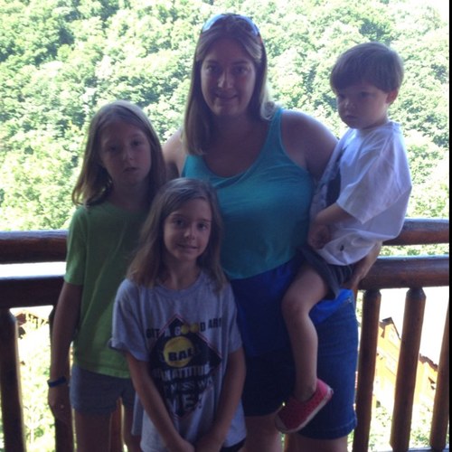 I'm a single parent, who loves her kids and loves the Lord! As for me and my house, we will serve the Lord! I can do all things through Christ!