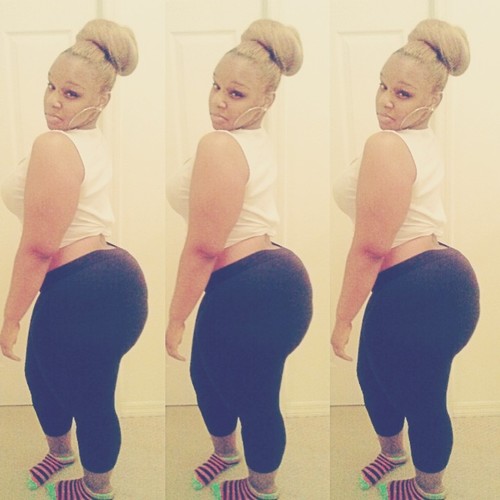 Mother ( Paris ) ♥ FOLLOW ME ON IG @yellowbonee96