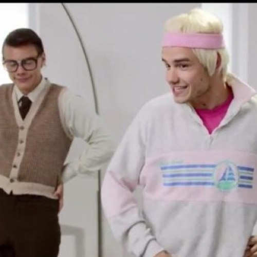 hii kinda free follow go follow @tryagainarry please :) also follow @ziarrycake if youre feeling hashtag swaggy