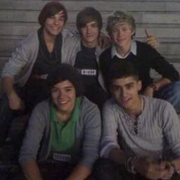 horaniverso's profile picture. Follow me and I follow, I just want a pizza.     BUY DNA TO LITTLE MIX!