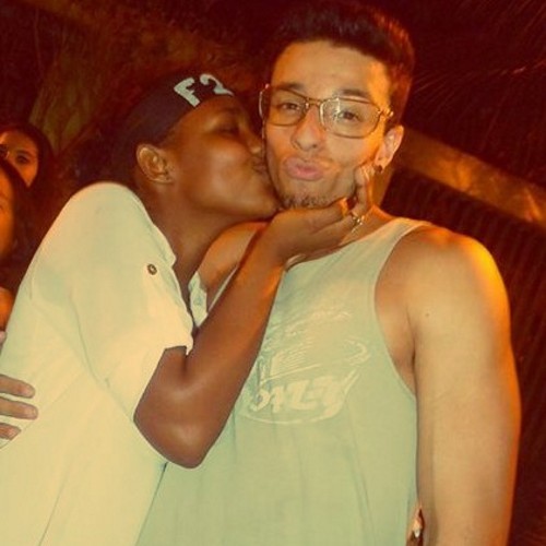 “Sempre andei sozinho. Me dou bem comigo mesmo.” —	Desconhecido. @ClubeFollowBack .