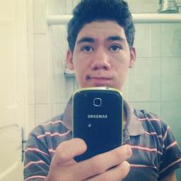 Quase Universitário, 17 anos, sou pequeno porém Vingativo .