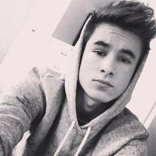 Hey its kian. 1/5 of O2L. I make short little videos and act stupid for your smile :) *parody* single