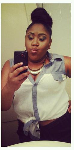 Emari1ofkind's profile picture. 