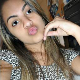 Quem é verdadeiro vai esta do seu lado,ate mesmo quando você menos merecer..