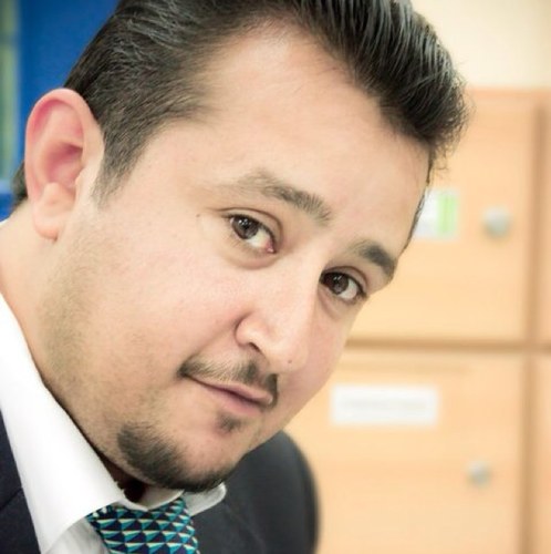 بكالوريوس إدارة اعمال وموظف بالخطوط السعوديه