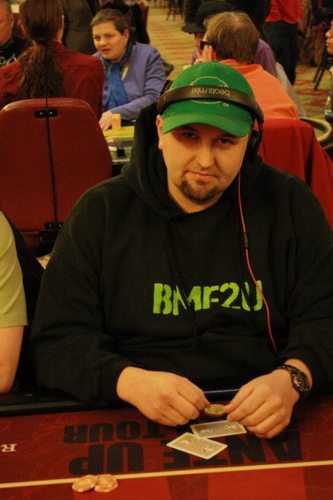 Father of 2 wonderful kids. Currently works on Railroad. Loves to play Poker and Pool.