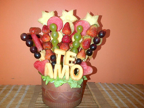 Somos una empresa dedicada a organizar eventos, tenemos decoracion, inflables, tortas, sonido, sillas, fuente de chocolate, cepilladera