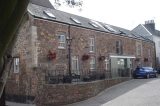 Luxurious and spacious self catering accomadation in the heart of the historic fishing village of St Aubin.