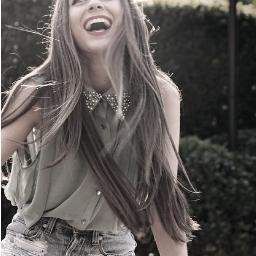 16 years old - Belieber - directioner - bandita - sing - dance - guitar - playing piano and many more! 26/09/2013 worst day ever