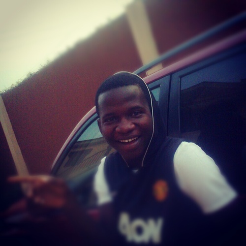#manunited #teamfollowback cheerful,easy going...i retweet alot...mention me for a followbck