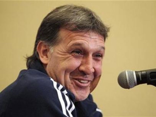 Soy Tata Martino, cómeme el chumino. Voy a entrenar al Barça y no me conoce ni Dios. VALORS BOLUDOS!