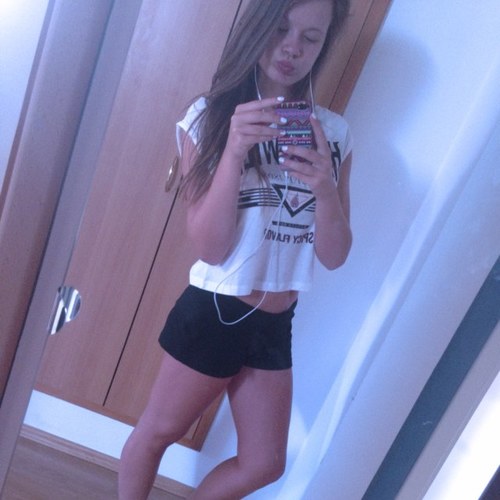 Hi I'm Lucija:) I'm 15 and I'm Belieber:D follow me and I follow back:) #BelieberForever @justinbieber