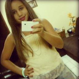13 anos , mineira , amo futebol , musica ,piscina  Sou divertida , alegre etc !