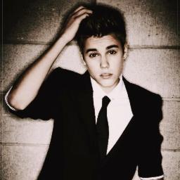 I love Bieber, I think Bieber, breathe Bieber , dream Bieber , die by Bieber, Bieber in my heart, my life is Bieber. ♥