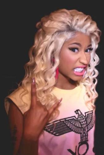 Barbz&Proud ! @NICKIMINAJ follow me pleaase!! 

Twitter for news of all stars. (LIKE Toutes les fanbases on se réunit ici ? :3)