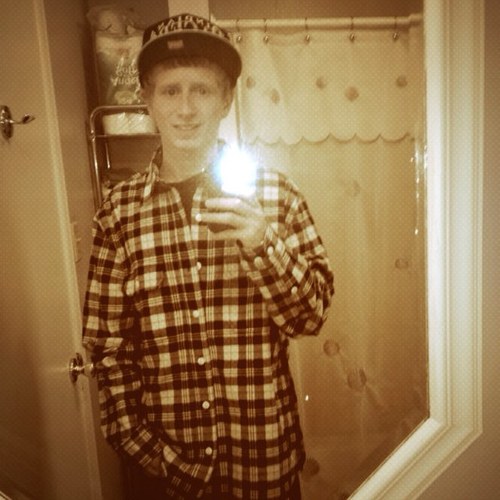 19. Graduated. Snowboardins my shit! I follow back.