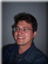 FRANCISCANO SECULAR; Professor de História, Filosofia e Religião; e Escritor;Especialista em Ciências da Religião pela Faculdade de São Bento do Rio de Janeiro.