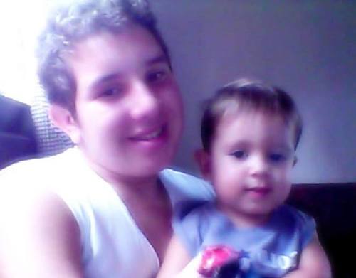 Aki estoou, sendo quem sou, dou tudo de mim, seei o que quero, lá voou eu com muita emoção, brilho na escuridão!!!