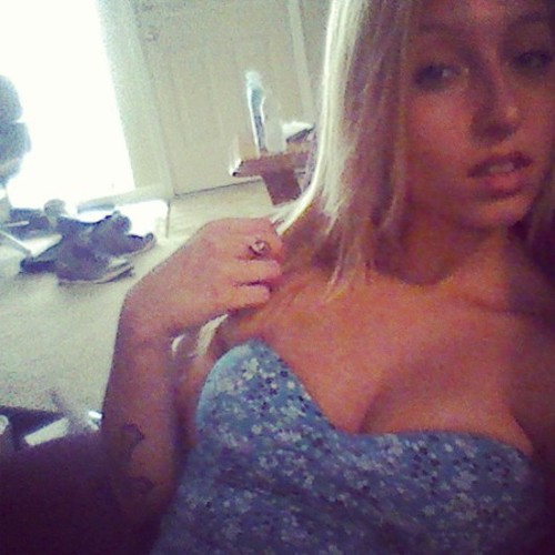 ☮☮☮☮
♀♂
 ⓑⓞⓢⓢⓑⓘⓣⓒⓗ                  

i'm me and that's all i'll ever bee ♥
☆☆☆☆☆™ 
✌✿♥ ✯♕ 
#BFAM #TEAMARIES